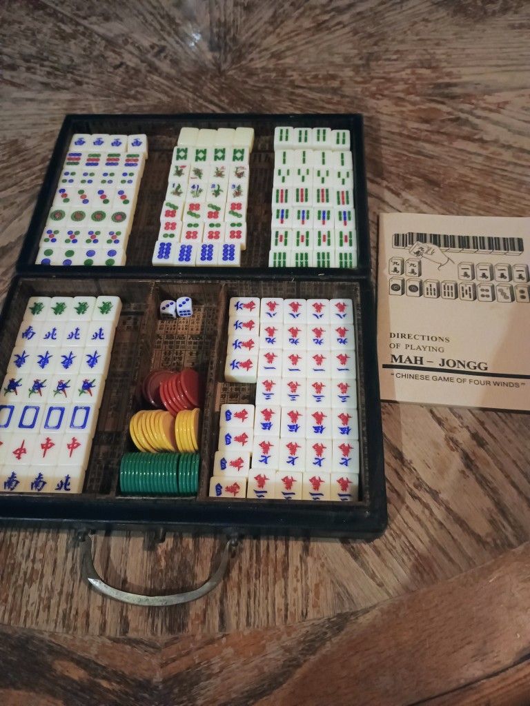 Complete 148 Tiles Chinese Mah-jong, Chips, Dice, Instructions & Carry Case.