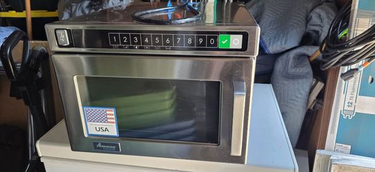 AMANA HDC182 COMMERCIAL MICROWAVE