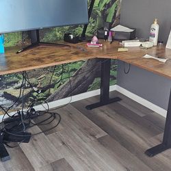 Adjustable Height corner desk