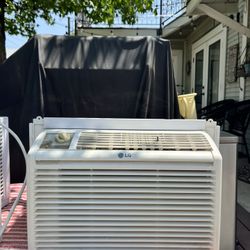 LG Window/Room AC - 5,000 Btu/h great for a Small Room 