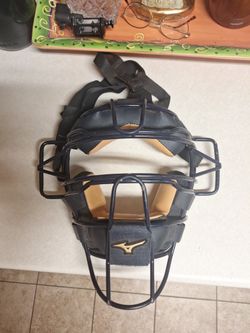 MIZUNOCLAASIC PRO G2 CATCHER'S MASK. ADJUSTABLE. $50. FIRM PRICE