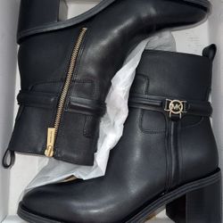 MK Boots Size 9