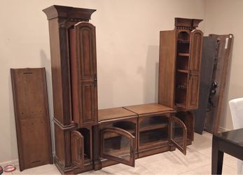 Entertainment center