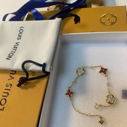 Bracelet with box and bag 