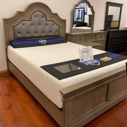 Holiday blowout sale. Frisco solid wood bedroom set only $899. Easy finance option. Same day delivery.