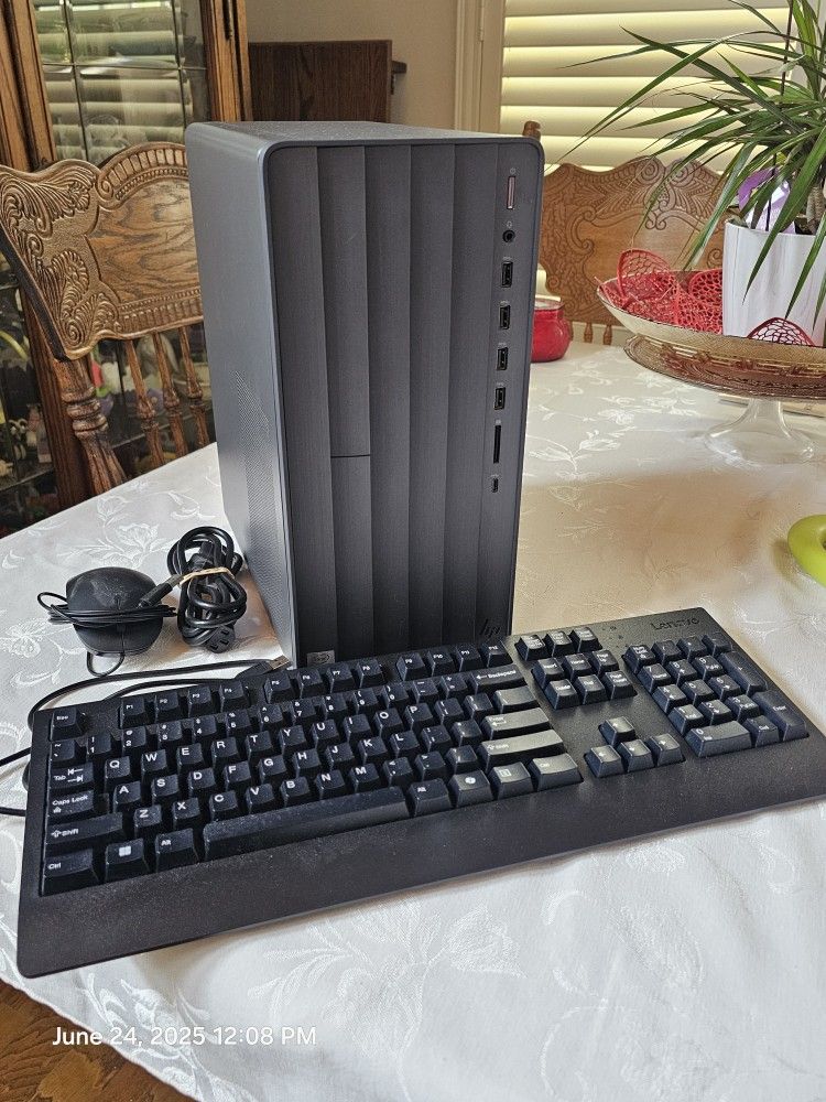 HP Desktop Computer - Envy TE-01-1
