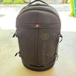 Victorinox 28” Seefeld Rolling Suitcase 