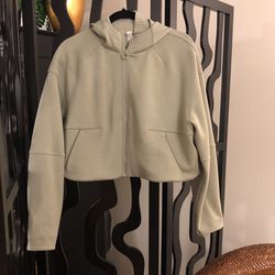 LULULEMON CROPPED ZIP UP HOODIE