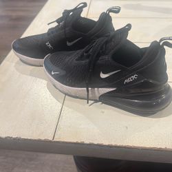 Nike Air max 270 Black 5.5 Youth Size