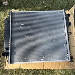 Radiator for 2006-10 Ford Explorer/Mercury Mountaineer