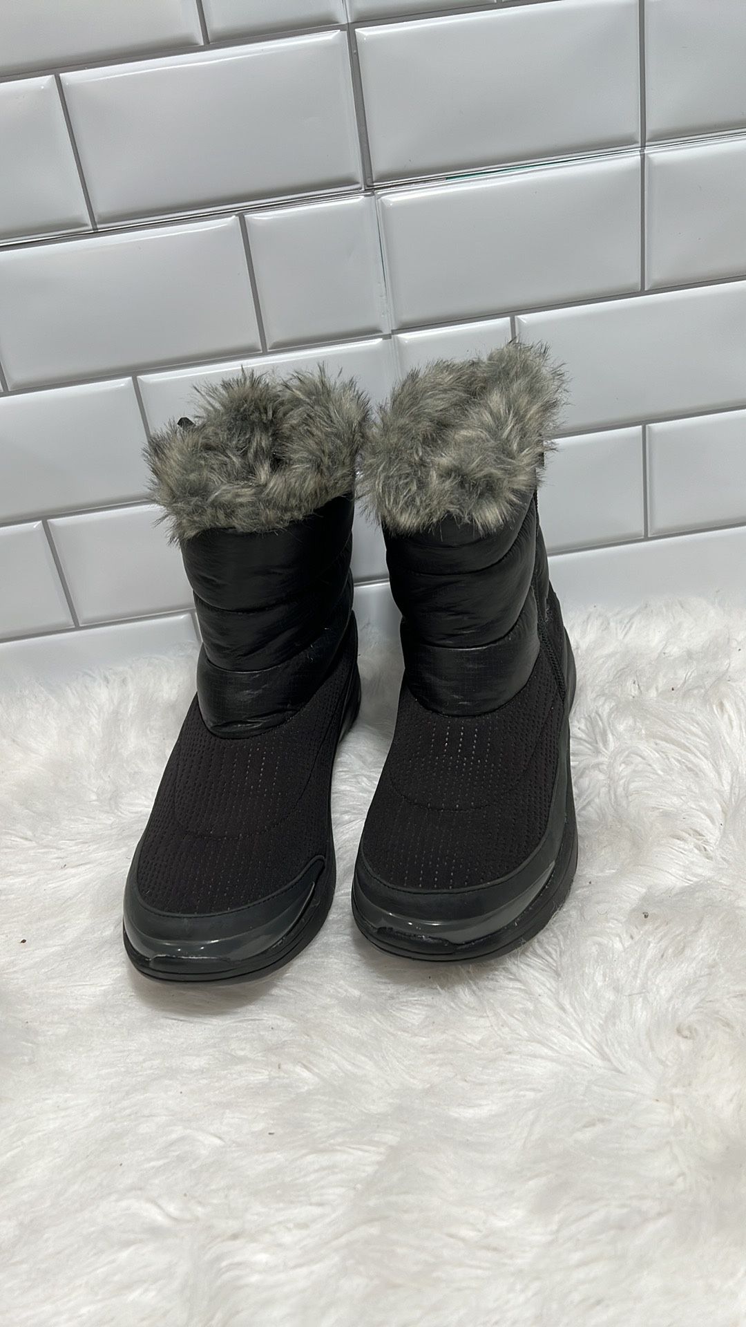 BZEES Luscious Women's Size 9 Black Gray Faux Fur Winter Boots Zip Up Shoes