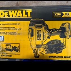 Dewalt New Kit 15 Coil Roofing Nailer , Battery And Charger 