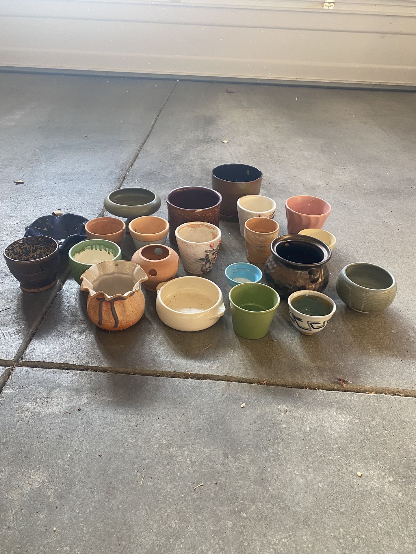 21 Small Ceramic And Clay Pots . $3 Each Or $30 For  All. 