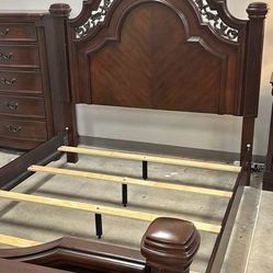 🛏️✨ Elegant Savings on the Lavington Bedroom Set by Ashley Furniture! ✨🛏️