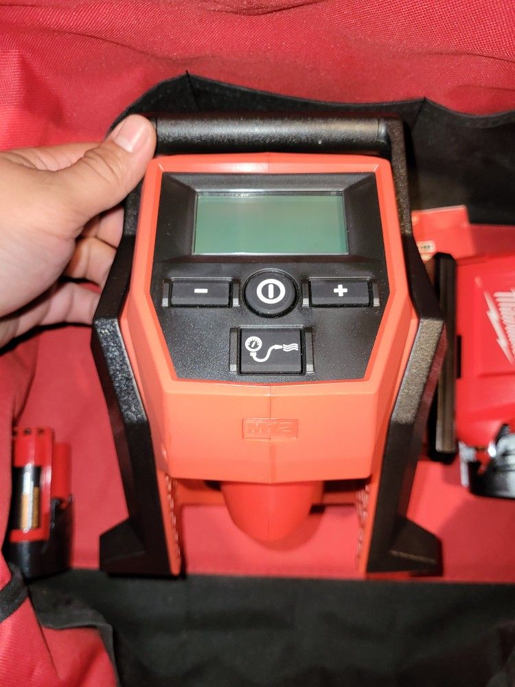 Milwaukee M12 Inflator