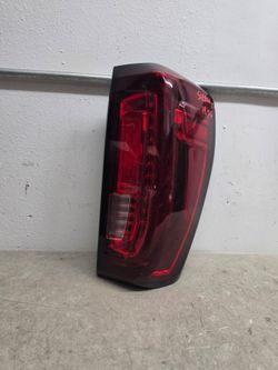 Right tail light gmc 1500 sierra 2019 2020 2021 2022 2023 2024 2025 2026