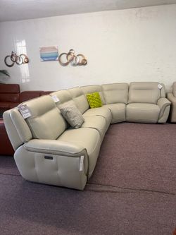 5 pc - Lenardo leather Sectional sofa with three power reclining