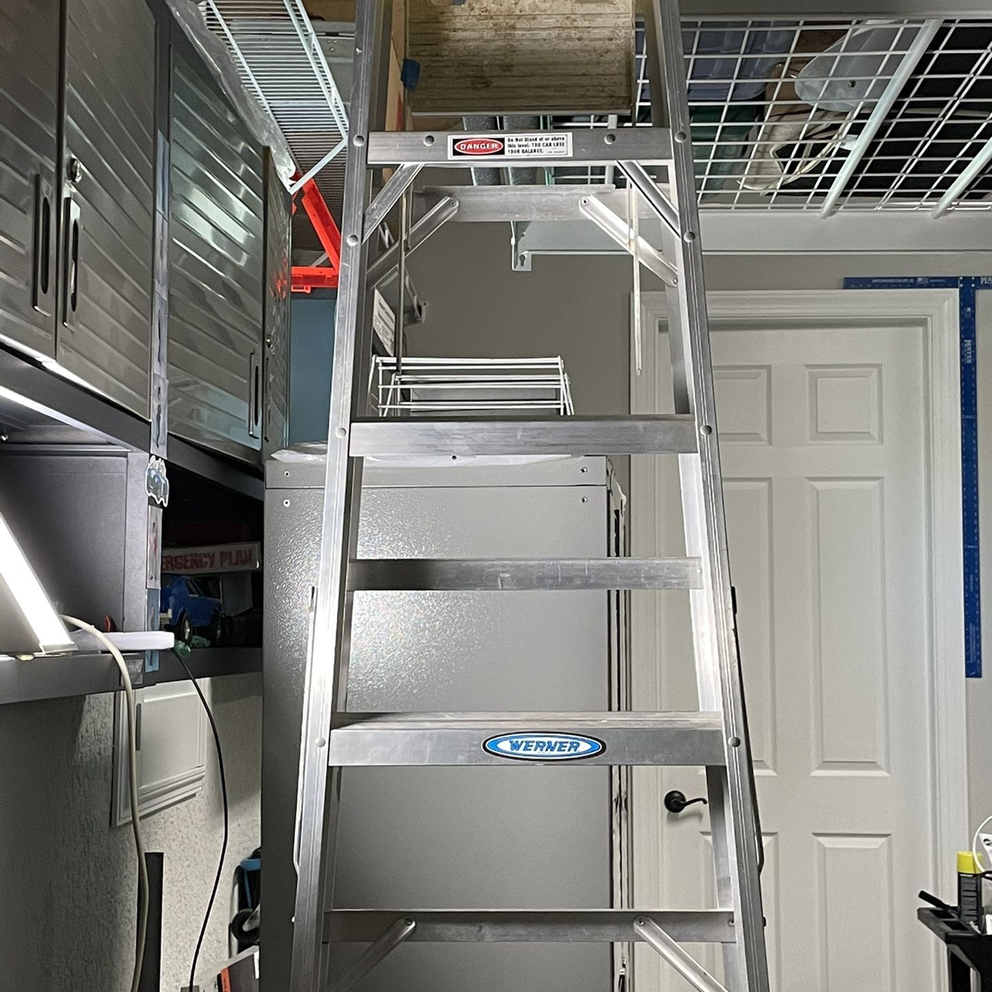 Werner 8 ft. H x 26.5 in. W Aluminum Step Ladder Type II Commercial 225 lb. capacity