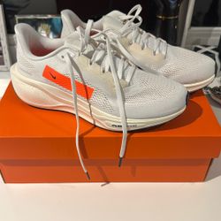 Brand New! - Woman Nike Air Zoom Pegasus 