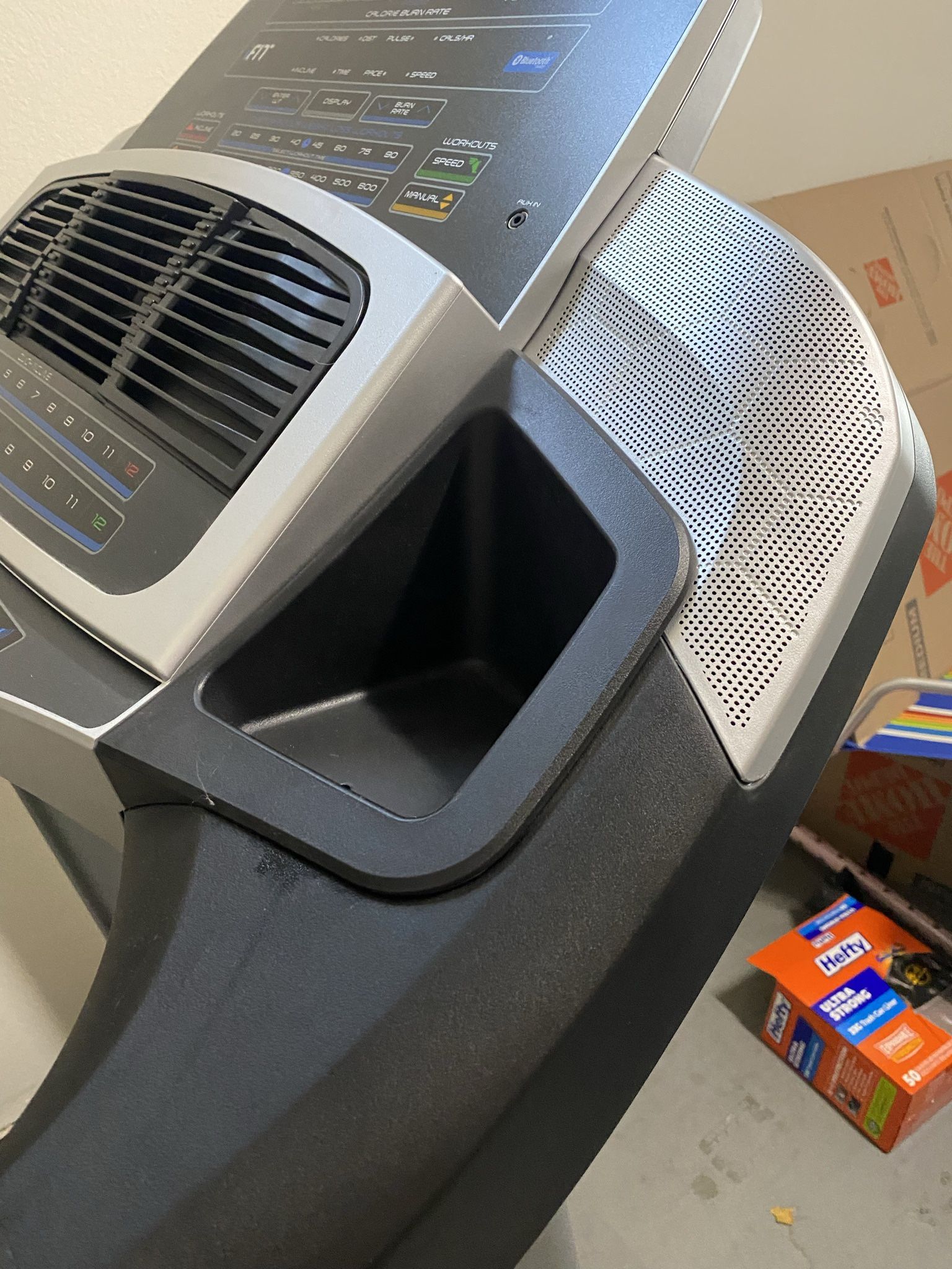 Lightly Used NORDICTRACK C950I treadmill for Sale in Los Angeles