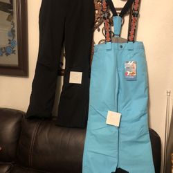 WOMENS SNOW PANTS NEW ASKING 40 EACH CASH ONLY AVAILABLE YOU CAN TRY IT ON FINAL SALES