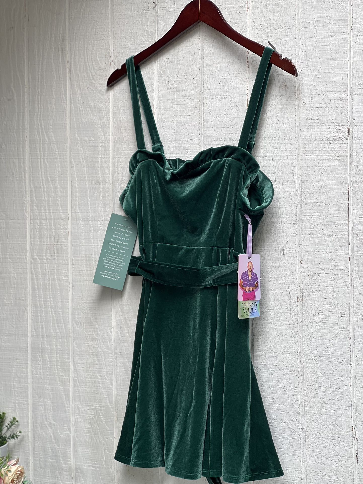 Women Dress   Of. Party.  Event Special.  Color. EVERGREEN. M.   Saze.  S