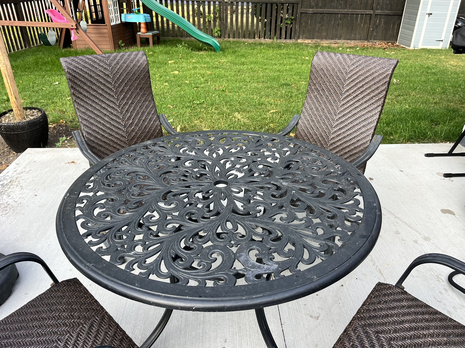 Table And 4 Chairs Patio Set for Sale in Aurora, IL OfferUp