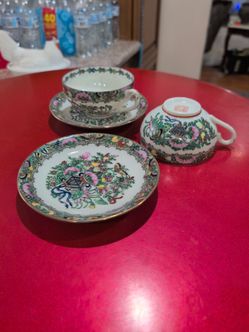 Vintage Chinese Famille Rose Medallion Lotus