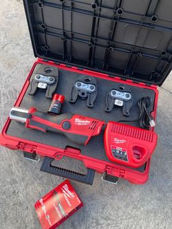 Milwaukee M12 12-Volt Lithium-Ion Force Logic Cordless ProPress Pro Press Tool Kit 3x Jaws w/ 1x 1.5 Ah Battery Charger & Packout $1399