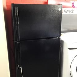 GE 16 Cu Ft Top And Bottom Fridge. 1 year Warranty 