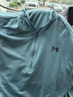 Under Armor mens XL shirts