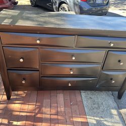 Black dresser 40$