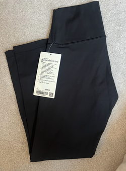 NEW Lululemon Wunder Under 23" Crop - Size 6