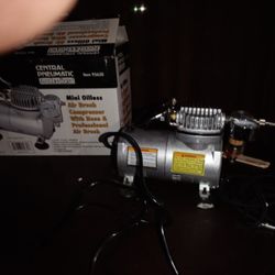 Central Pneumatic Professional. Air Brush Compressor With Hose