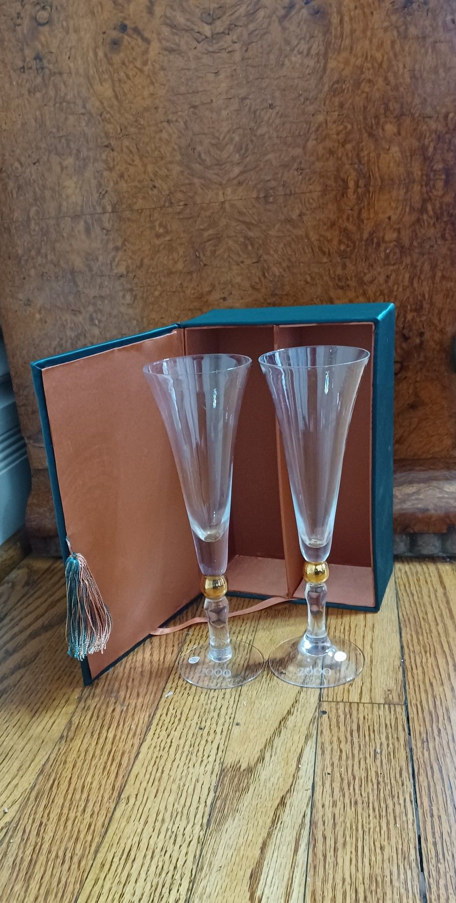 Champagne Flutes, Set Of 2 With Year 2000 Printed On Them With Gift Box