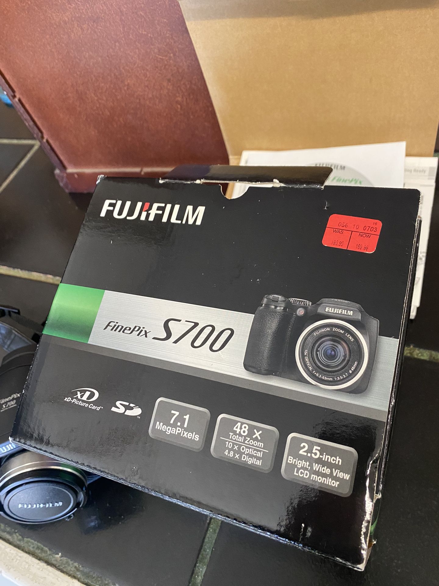 Fujifilm FinePix S700 Megapixel, 10x Optical Zoom,