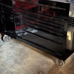 Snap on  black tool box . like new condition