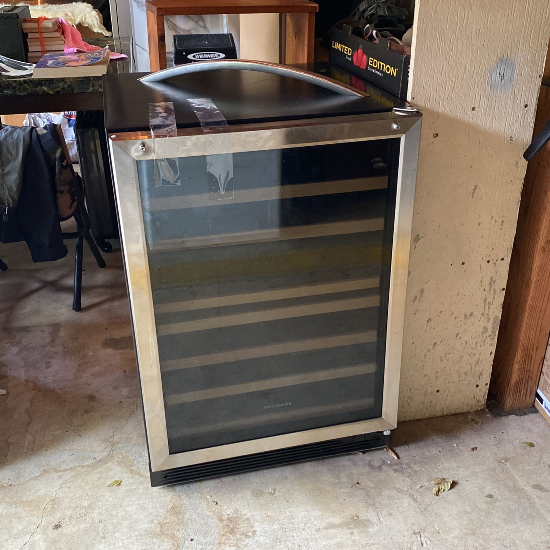 (Brand New) FRIGIDAIRE Wine Cooler for Sale in Honolulu, HI OfferUp