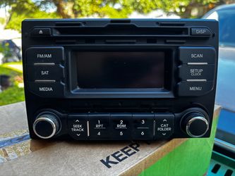 2012-2015 Kia Rio Am/Fm radio Sirius CD player