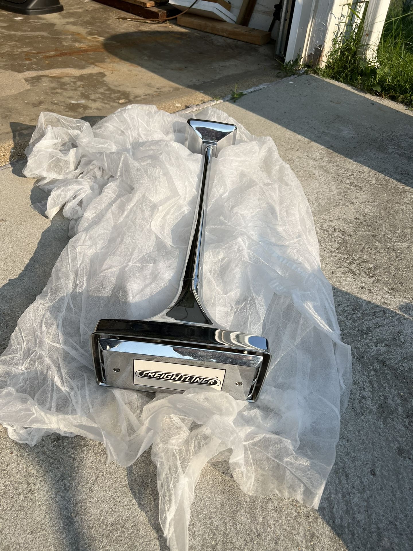 Freightliner Rectangular Air Horn w/Logo