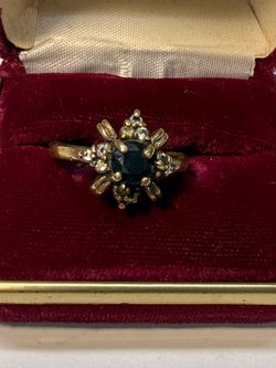 Vintage Style Gold Tone Ring Dark Faceted Center Stone Floral Cluster Size 8.25