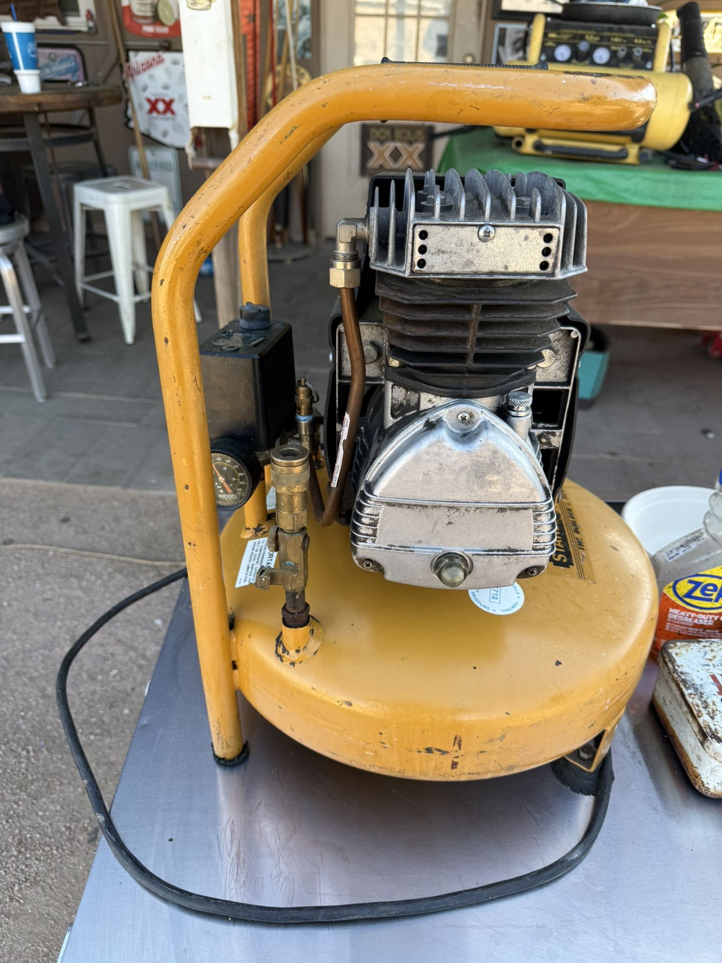 Air Compressor Stanley/ Bostitch The builders Seri es, Heavy Duty, Has Cast Iron Head 150lb Pressure Tank