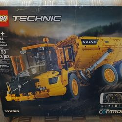 Lego Technic 6x6 Volvo Articulated Hauler (42114)  - New, Sealed, Rare
