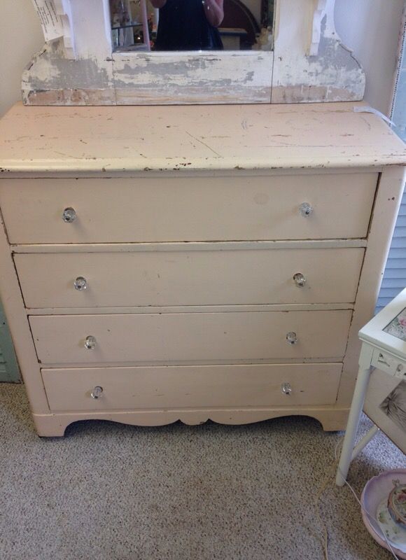 Shabby pink Bureau