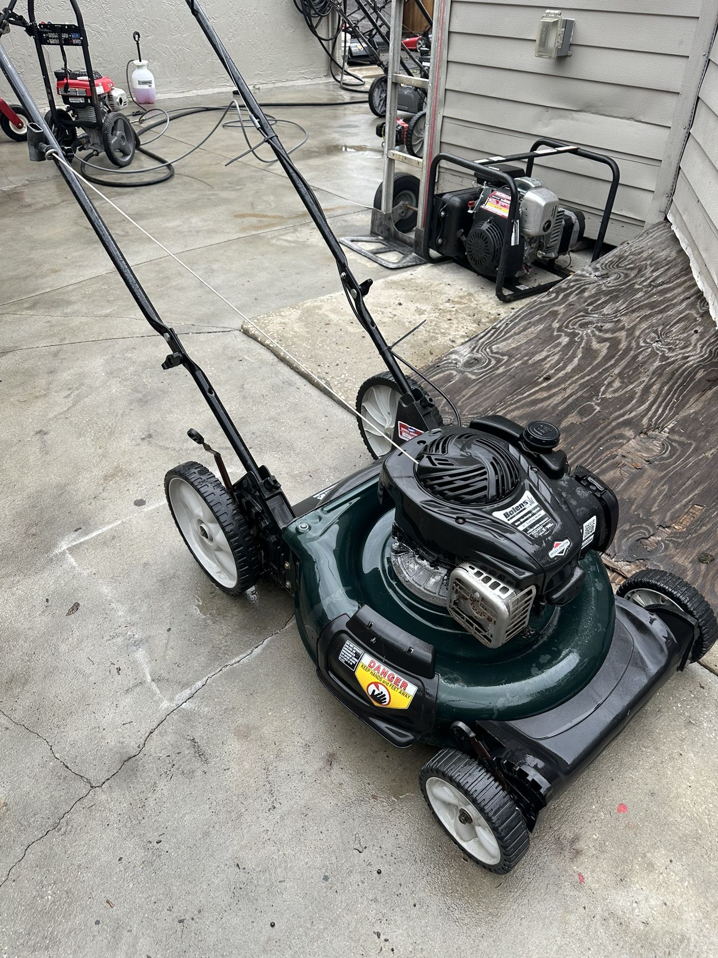 Bolens Big Wheel Push Mower READ DESCRIPTION 