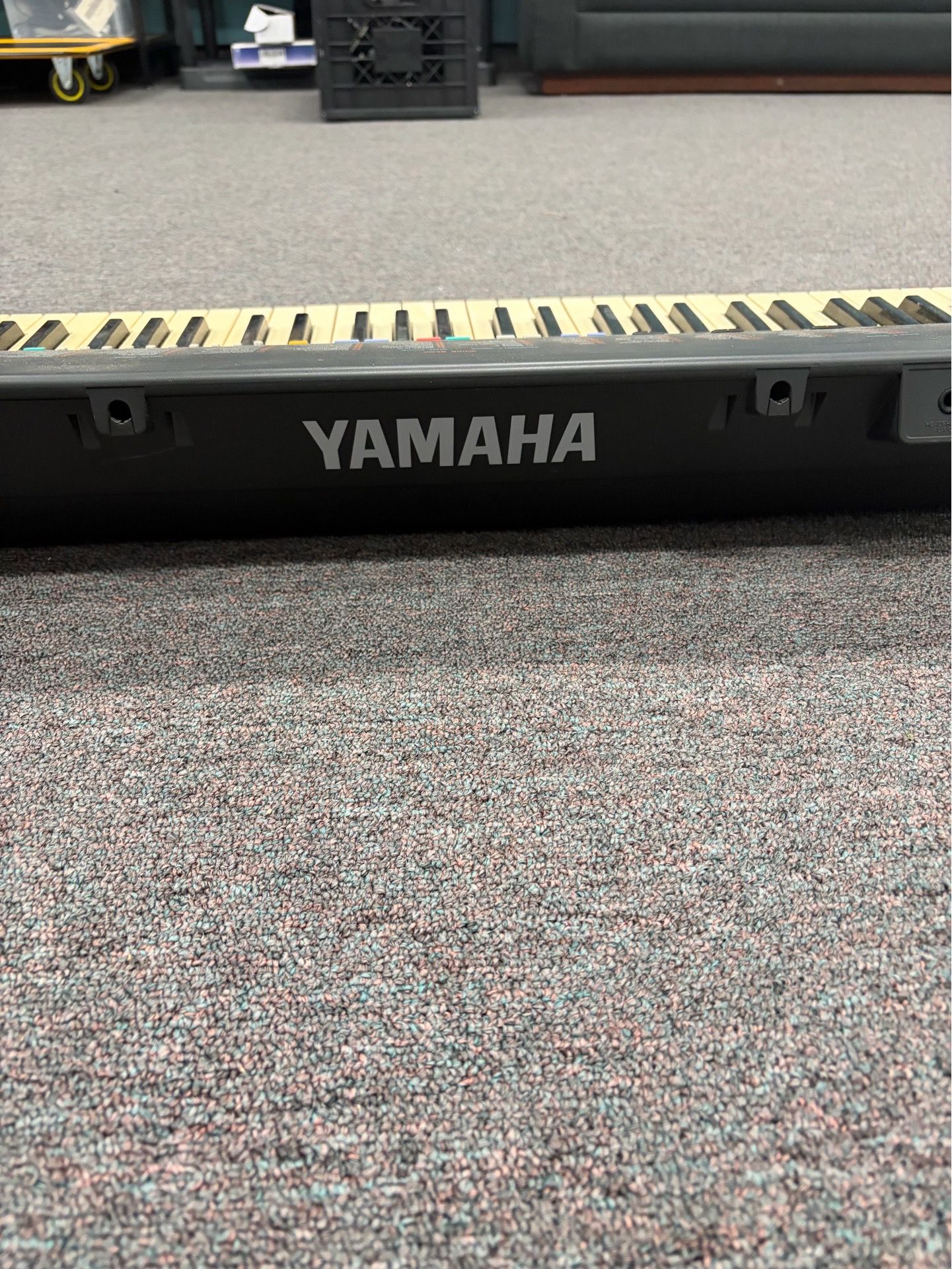 Yamaha PSR-18 Electronic Keyboard 61-Key Vintage Portable Piano