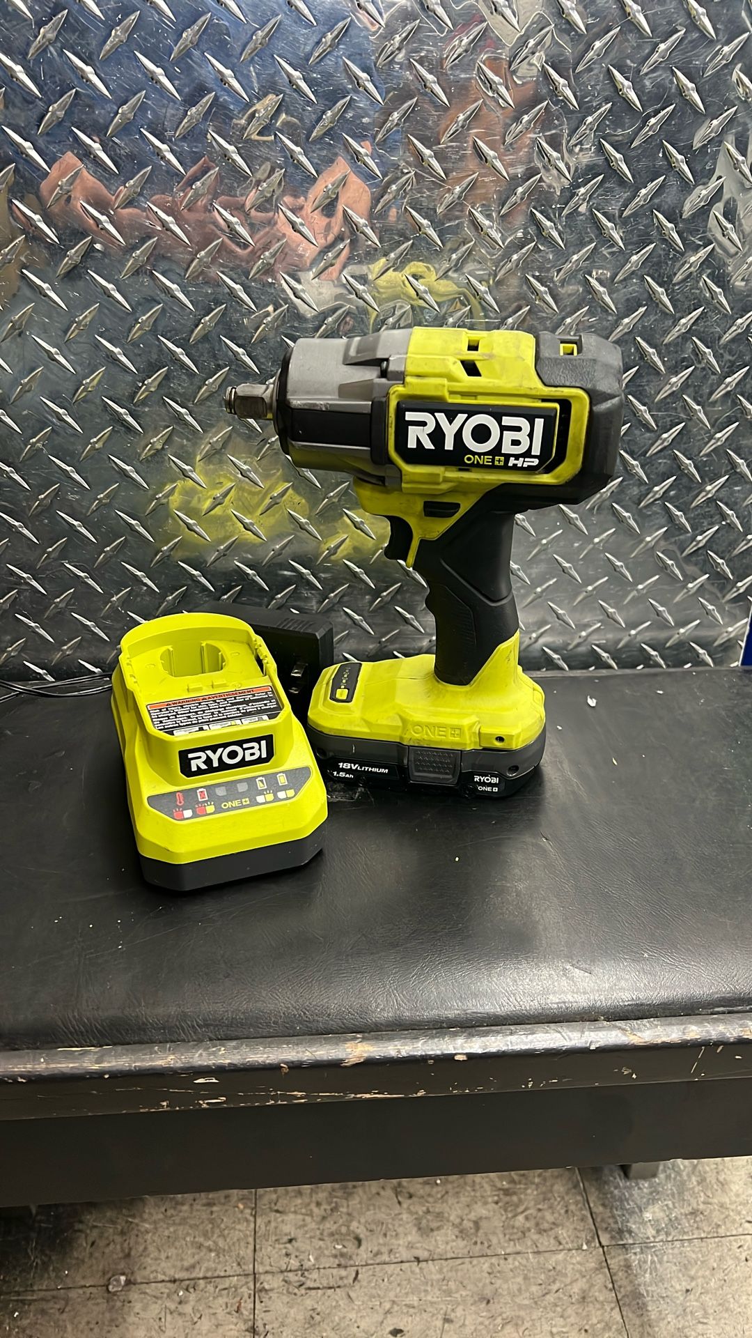 Ryobi P262 18v Cordless 1/2” Impact Wrench Kit