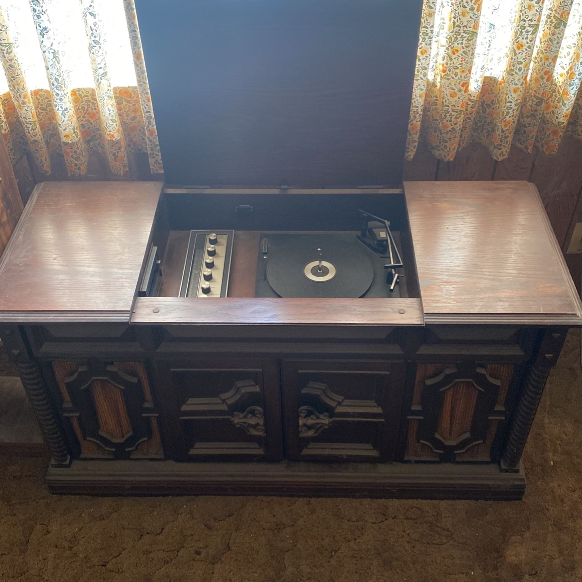 Montgomery Ward Airline 8 Track And Record Player