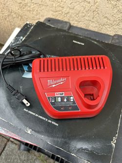Milwaukee M 12 Charger