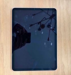 iPad Air 5th Gen M1 64GB Wi-Fi + Cellular, Unlocked